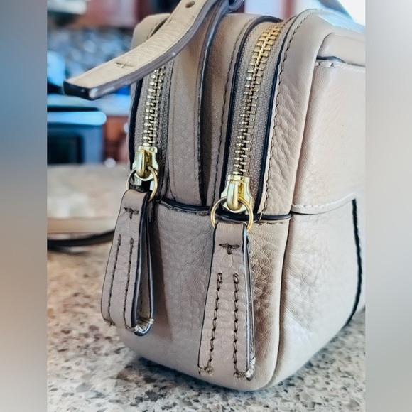 Tory Buch Model No 10005617crossbody bags used like new🎈 - Picture 15 of 17